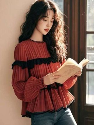 这件法式红色木耳边衬衫真的太美了!它有着高级感十足的设计,轻奢又洋气,穿上身减龄又好看,简直就是春日必备单品。而且它的面料质地优良,穿起来非常舒服自在,无论是外出约会还是上班通勤都能轻松应对。赶紧点击下方链接入手吧,让你在这个春天更加光彩照人!