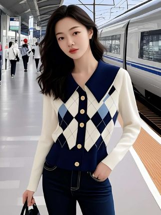 2025秋季新款韩版chic别致撞色菱格时尚气质显瘦长袖毛针织衫女装#气质女神范儿 #谁穿谁漂亮 #藏肉显瘦穿搭 #显瘦显高 #气质女人 @D0U十小助手