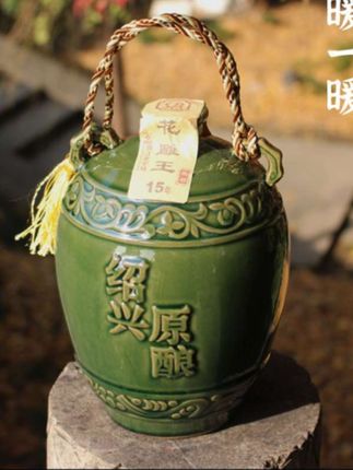 绍牌黄酒十五年花雕酒绍兴传统陶坛可手提送礼半甜糯米老酒1.5L#绍兴黄酒十五年花雕酒#绍兴黄酒#花雕酒#半甜糯米酒#好酒推荐