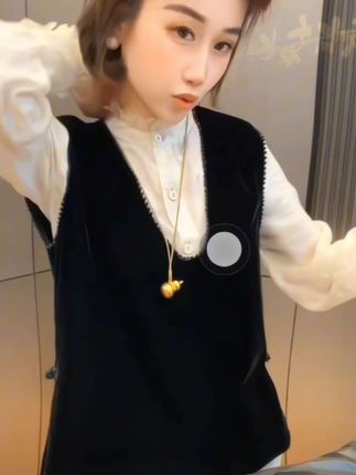 老钱风衬衫+新中式丝绒马甲套装#高端大气 #显瘦遮肉 #休闲减龄穿搭 #百搭上衣