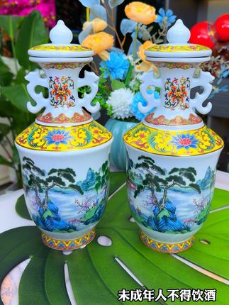 #白酒 #纯粮酿造 #送礼白酒推荐 #景德镇陶瓷 #摆件   送礼白酒推荐 好看好喝寓意好   送礼有面两瓶四斤装大容量