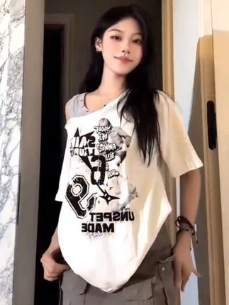 洋气衣服炸街,女装涂鸦印花假两件,露肩短袖T恤,夏季宽松上衣服#气质穿搭#时尚穿搭#时尚洋气#谁穿谁好看