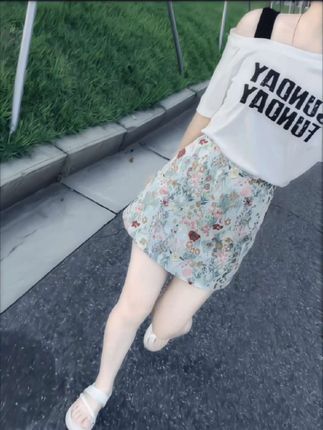 “我始终会认为,得到了,就好好珍惜,错过了,就慢慢忘记,但世间多的是,得到了,却渐渐冷漠,错过了,却念念不忘”。#减龄穿搭 #甜美穿搭 #显瘦穿搭#夏季新款