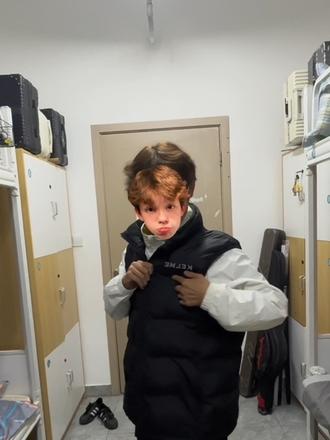 参加校队怎么穿.#卡尔美 #足球