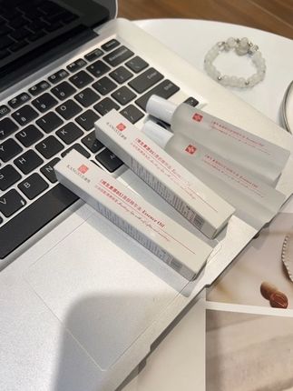 天呐!都立秋了我看还有哪位仙女还在用手撕嘴皮子!秋冬嘴巴容易干裂起皮!口红唇纹深的 赶紧试试这款这款唇部精华油!滋润保湿还能保护唇部#唇部精华油#唇部保养 #润唇膏 #仙女必备