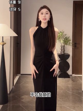 #小黑裙#连衣裙#小众设计感#女人味穿搭 纯欲风黑色褶皱收腰无袖连衣裙女2025新款夏季修身显瘦#轻熟风