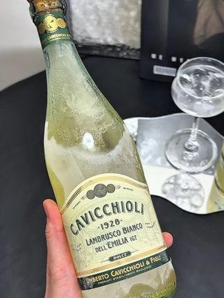 意大利卡维留里甜白气泡葡萄酒,不会像普通甜白那么甜腻,搭配起泡感,真的太好喝了!#气泡酒 #起泡酒 #卡维留里 #葡萄酒 #原装进口