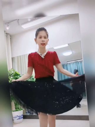 2025广场舞新款半身大摆亮片演出服拉丁舞吉特巴舞裙三步踩