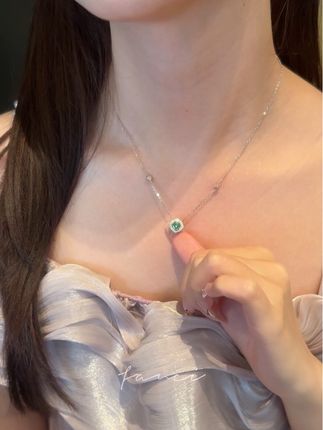 你问她要不要 她肯定说不要 但你如果直接买给她 她一定会向全世界炫耀#礼物 #范琦星光许愿池 #项链