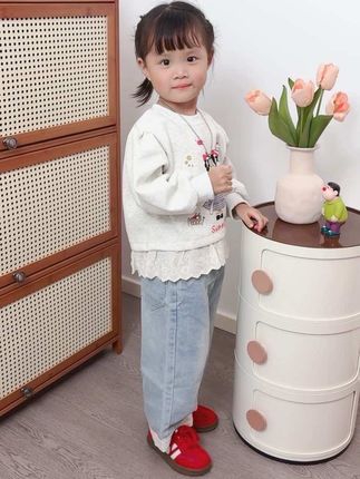 虽然 她经常让我在亲妈滤镜 和血压飙升之间不断仰卧起坐 但她才是我盲盒里抽到的那颗 又吵又闹又甜的限定款🥰 #生女儿就要这样穿 #女儿穿搭 #生女儿就是用来打扮的 #女童套装
