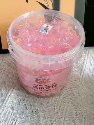 别再洗衣液+留香珠瞎折腾了!浪莎洗衣凝珠把清洁、柔顺、留香焊在一起,一颗就能洗一桶衣服。5D清洁技术深入纤维,火锅油渍、宝宝饭渍都能轻松冲净,活性物含量超高还不伤衣。遇水即溶无残留,洗完衣服又软又香,乌木玫瑰味高级又持久,从此洗衣变成随手一抛的轻松事!#洗衣凝珠 #洗衣凝珠推荐 #洗衣服就靠它了