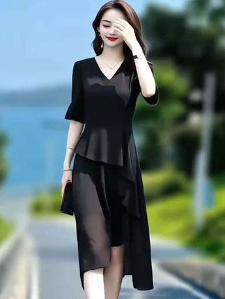 #时尚气质穿搭 #气质连衣裙 #谁穿谁好看 #时尚大方 #高级感穿搭 夏季新款不规则雪纺连衣裙短袖爆款时尚显瘦收腰气质洋气中长裙