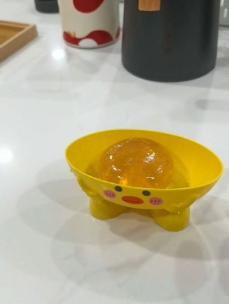 洗漱台上放一个小黄鸭香皂盒,卡通的设计,宝宝更爱洗手了#小黄鸭香皂盒#沥水肥皂盒#香皂盒#