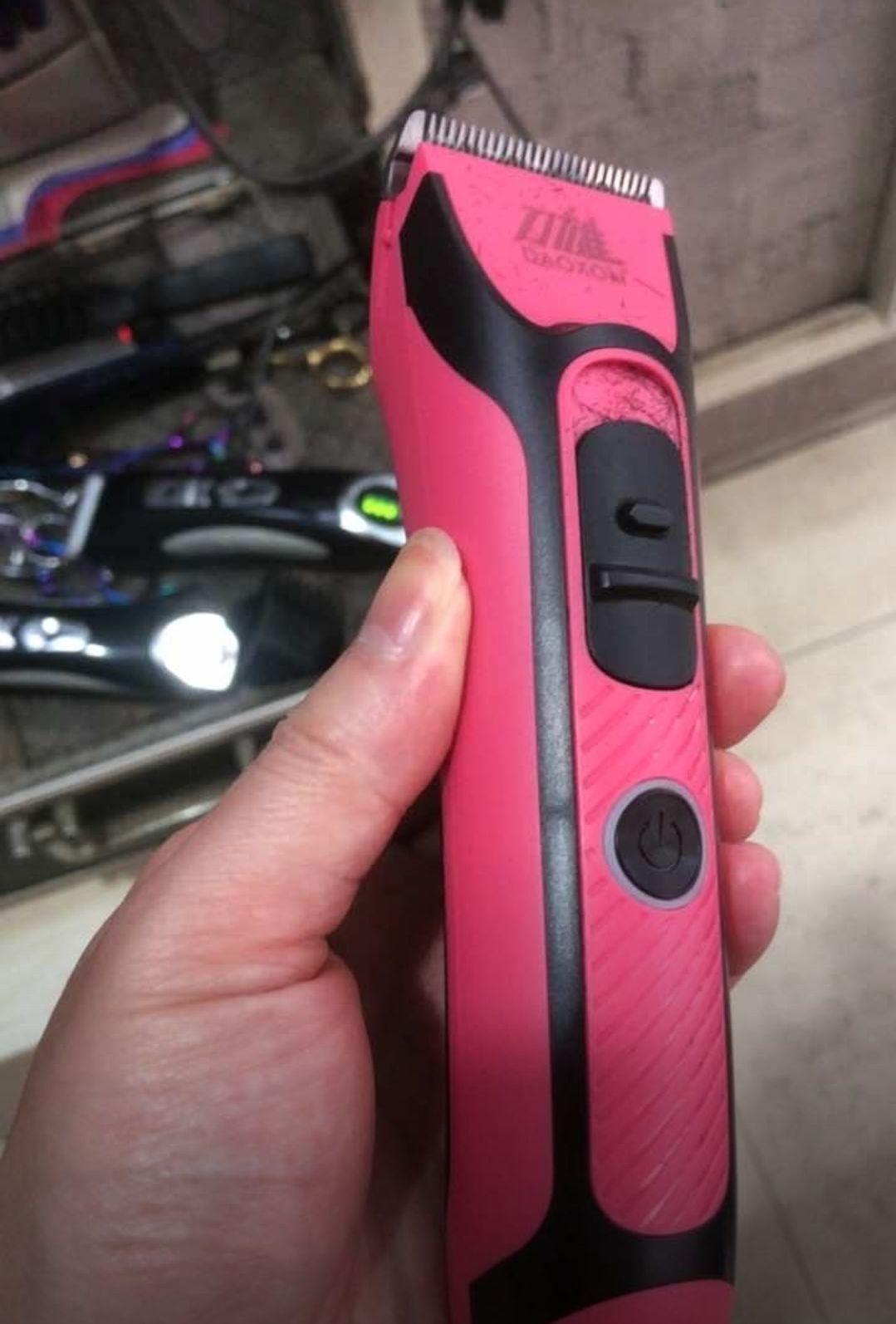 理发器粉色这款刀雄推剪确实不错,不比其他品牌推 剪差,价格也不贵。关键是耐用,#我在抖音买买买