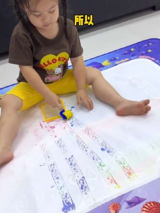 终于给孩子找到这种超大的水画布了,这会孩子可以放开手脚尽情涂鸦了!关键爸爸妈妈也没有清洁的负担,孩子重复玩!真的太解放妈妈双手了#想画就画 #水画毯 #母婴好物#好物#好物推荐