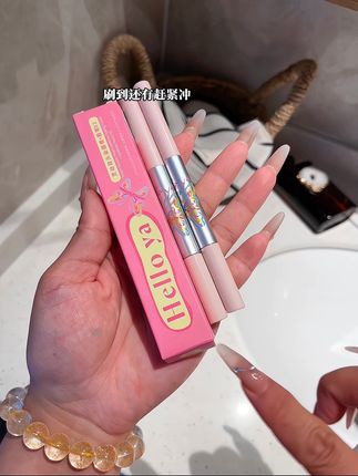 粉棕二合一眉笔,眉笔勾型+染眉膏定色,一支搞定。粉棕色又纯又欲,真的美到我心巴上了#染眉膏 #眉笔 #画眉 #野生眉 #好物推荐🔥