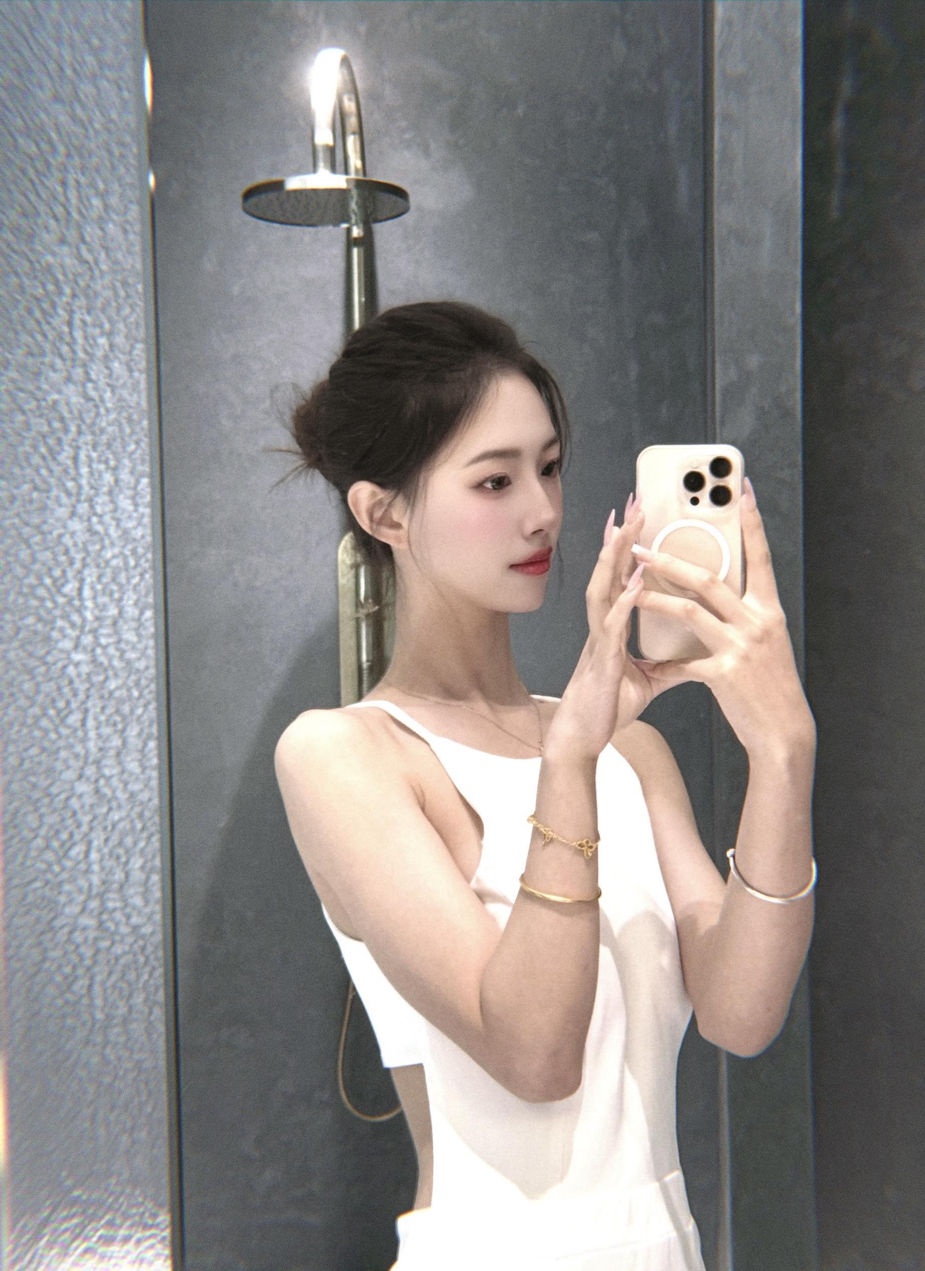 #显瘦穿搭 #传递正能量让世界充满爱