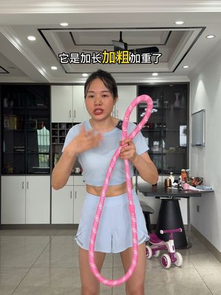 母女逆袭!我和56岁妈妈坚持甩呼啦圈,每天30分钟暴汗燃脂,腰围日渐紧致纤细,从大肚腩朝着小蛮腰迈进,这款升级针织软呼啦圈太懂新手!贴腰发力不硌肉,运转静音不扰人,上手就能转,居家锻炼选它超省心#逆袭变美 #居家健身 #呼啦圈燃脂 #宝妈瘦身#呼啦圈转起来