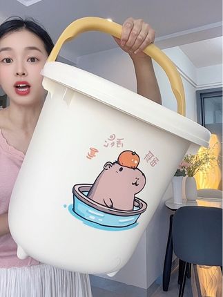 你们听我的啊,只要你们用它泡一次脚,你就会爱上它,因为它真的很舒服,晚上下班以后特别累,睡觉前泡一泡睡的可好了#泡脚桶带盖#自用分享