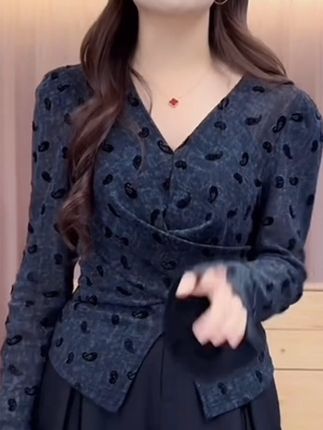 2025秋季新款设计感小众修身显瘦长袖T恤女装高级感百搭交叉