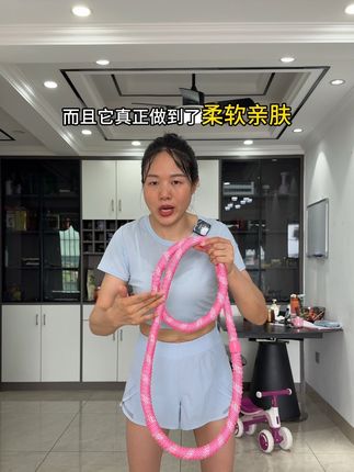 56岁母女从运动绝缘体到爱上健身,汗水浇灌出不一样的自己!全新升级软呼啦圈太懂新手了,针织面料温柔包裹、运转真静音不扰人,上手就能转#居家锻炼 #呼啦圈转起来