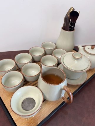 #茶生活 #茶器 #茶具 #茶具好物推荐 #功夫茶具套装 这样一整套齐全的汝窑茶具套装价格便宜划算,家里或办公室待客喝茶的好茶器