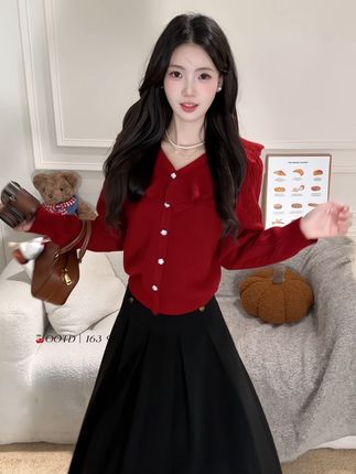 复古樱桃红真的好显白#早秋穿搭三分钟出门不是梦#小个子秋冬穿搭#预制国庆出游穿搭#早秋韩系氛围感穿搭#秋季穿搭交作业了