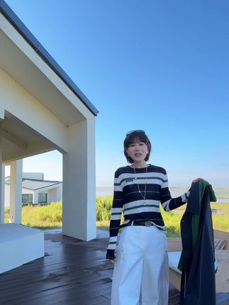 早秋松弛感穿搭,上身巨舒服的一款兰精天丝高定#每日分享 条纹衫#简约穿搭 #极简穿搭 #气质范