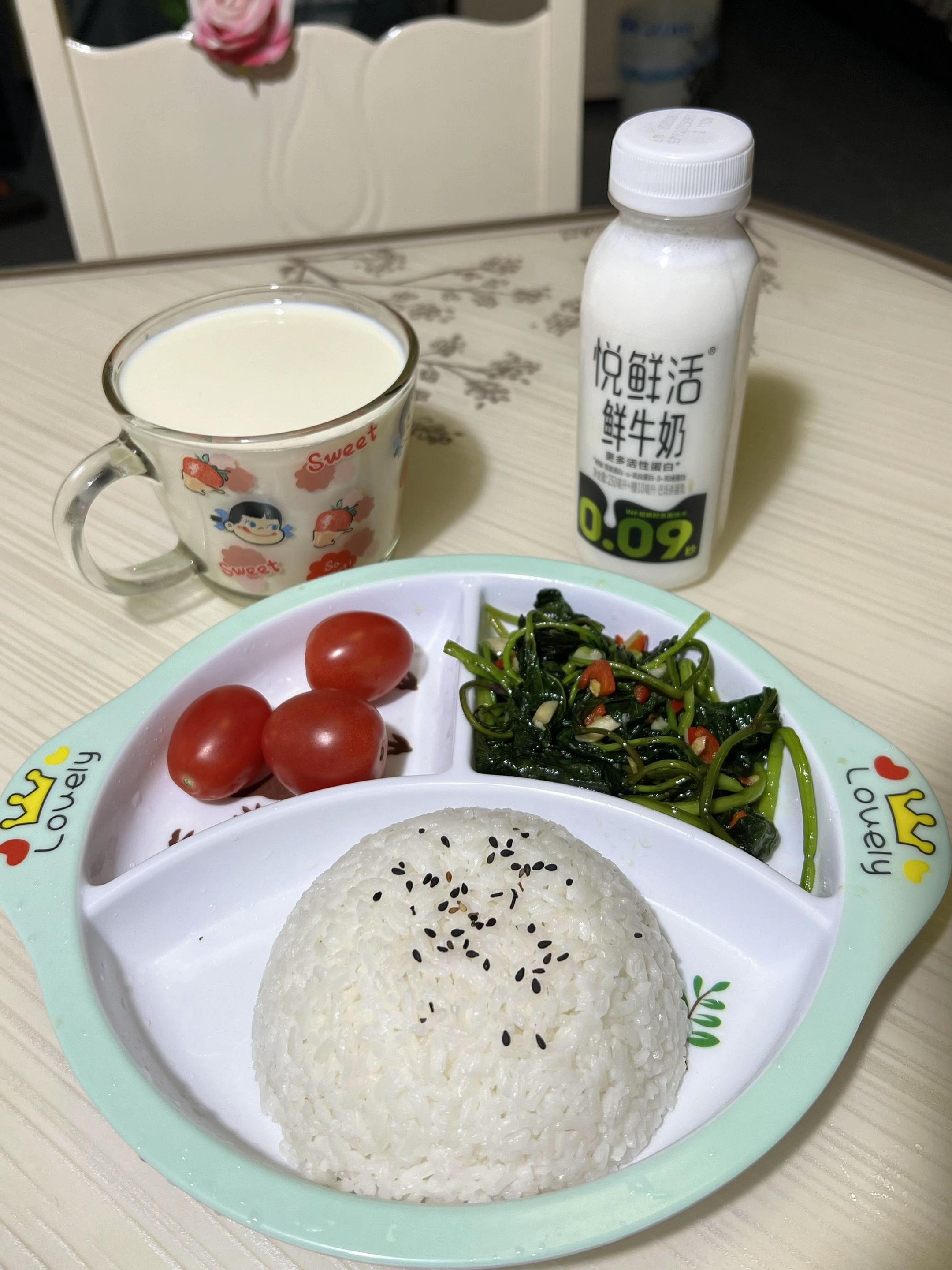悦鲜活鲜牛奶#大人小孩都爱喝 #好喝不贵#营养早餐