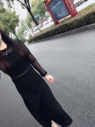 男人爱的越深,就越会控制脾气。因为爱惜,所以克制。女人爱的越真,就越容易生气,因为在乎,所以苛求。所以,男人因爱而克制,女人,因爱而苛求。毫不在乎就不会生气,不知珍惜,才会乱发脾气! #时尚洋气