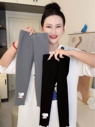 家里有小公主的注意了,秋天来了,该给宝贝换上这条超火的女童打底裤了!它不仅弹力大、零束缚,还非常的舒适透气,而且特别百搭,随便配个裙子或者T恤都很好看。快给你家宝宝安排起来吧!#裤子穿搭 #温柔风穿搭 #打底裤推荐 #打底裤百搭 #休闲百搭