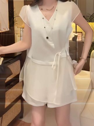 #夏季穿搭 #高级感穿搭 #时尚两件套 #洋气减龄 #遮肉显瘦