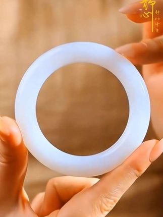 正品天然新疆和田玉,羊脂白玉手镯,精致优雅玉镯#和田玉 #羊脂白玉 #天然玉手镯 #送礼佳品 #玉镯 @巨量千川