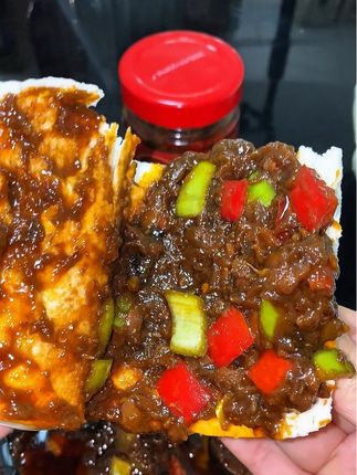 老乡们,多久没吃过咱老家的西瓜酱豆了?配上刚出锅热腾腾的馒头,太香啦#西瓜酱豆 #酱豆子 #那些记忆深处的味道