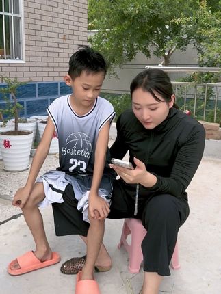 堂姐从外地回来了,带着两个孩子都说要给语诺玩,打个电话问他啥时候把孩子送回来。搓泥宝也没有多少了,厂家不让这个价格卖了,19.9三大瓶,男女老少都能用。主要是味道还香。