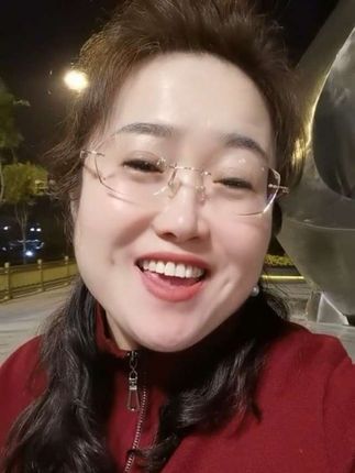 “我这一生也有遇见几个你,伤我最深最痛的人也是你…”#情感音乐  #你的柔情是无情的雨 #做个快乐的中年少女