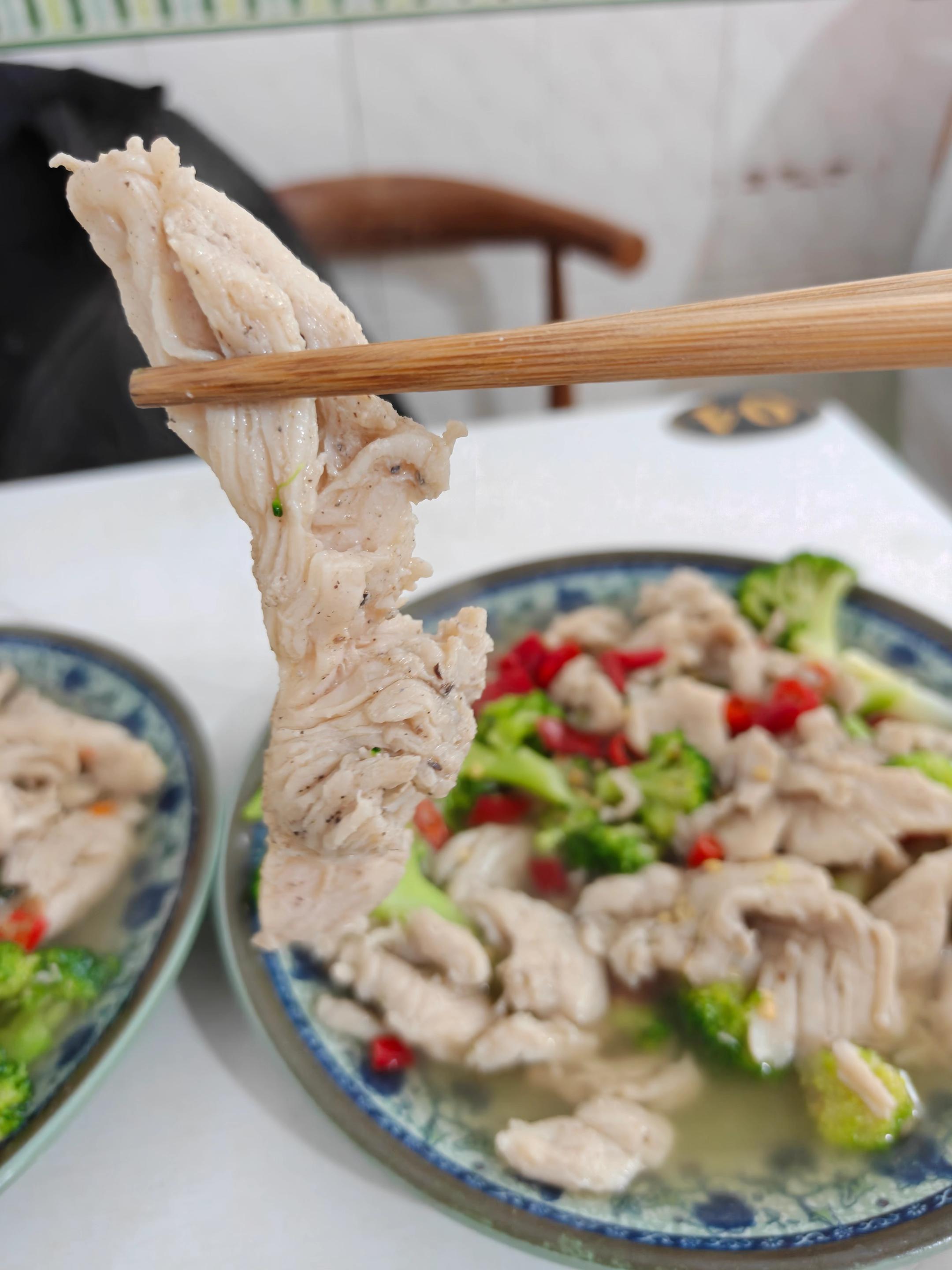 全程无抗鸡小胸上线啦。黑椒味低盐鸡小胸上线啦,可以现在囤一波,刚好到了国庆出去玩完回来吃这个减减脂