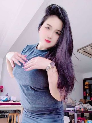 阳光洒满房间,简单的居家时光也能如此美好。✨无论是舒适的穿搭,还是精心布置的小角落,都让人心情愉悦。🏡 #居家好物 #生活小确幸