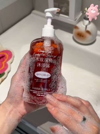 哇!这么好看又好闻的沐浴露!终于被我挖到了!而且价格这么便宜!爱了爱了!刷到赶紧冲!#乌木玫瑰#沐浴露#乌木玫瑰沐浴露#平价好物#香水沐浴露