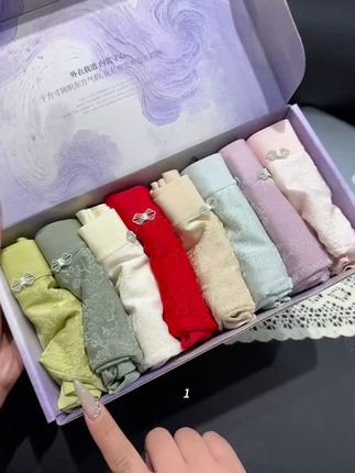 天呐!这个价就到手8 条国风提花内裤,还是纤知鸟大品牌的!颜值和舒适度直接拉满!追求舒适度的姐妹一定要试试!#贴身衣物 #女士内裤 #透气舒适 #内裤 #舒适内裤