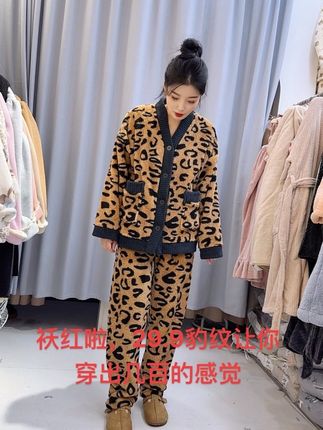 袄红呀,这个款厚厚的哈,才29.9值,点开直接买