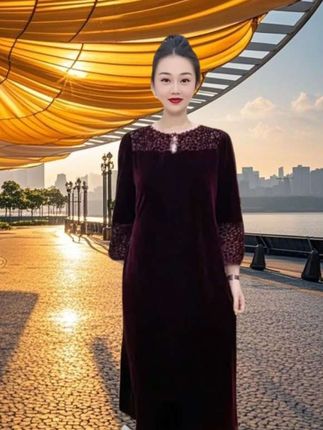 #优雅气质 #说好的随便穿穿去看秀 #丝绒连衣裙 #早秋穿搭三分钟出门不是梦 #早秋高智感职场穿搭