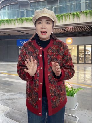 送温暖静孝心,妈妈加绒花棉衣