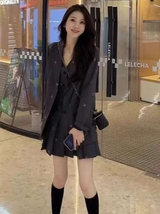刺绣西装时尚两件套