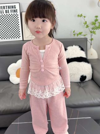 甜美时髦的小套装!一整个上身既洋气又显白!面料软软糯糯的,一点不输品牌货!#女童套装 #生女儿就是用来打扮的#高品质童装#早秋新款#生女儿就是用来打扮的