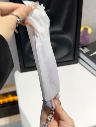 好可爱的紫色小怪兽挂绳壳壳呀!还带有气囊支架嘞#这个手机壳真的长在我心巴上了 #挂绳手机壳推荐 #闺蜜同款手机壳