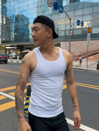 都喜欢成熟大叔是吧!那我就本色出演了#男人 #荷尔蒙 #健身
