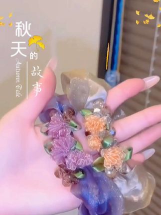 #优雅气质 #头饰发饰 #优雅时尚发饰#超好看 高级感紫藤花大肠发圈时尚欧根纱扎发皮筋高弹力皮套头绳头花发饰。