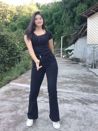 感冒了,脑壳疼,哎😔😔#微胖女生 #简单易学舞蹈 #一学就会系列