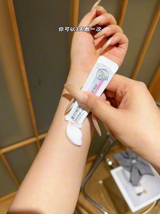 想要皮肤白嫩的姐妹赶紧冲一波试试、这款免洗的377美白祛斑睡眠面膜,敢把“美白祛斑”直接印在包装上,确实有两把刷子。#美白淡斑 #免洗面膜适合懒人 #平价好物